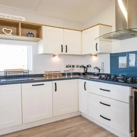 Holywell View 19 - Seaside & Countryside - Sleeps 6 Holiday home